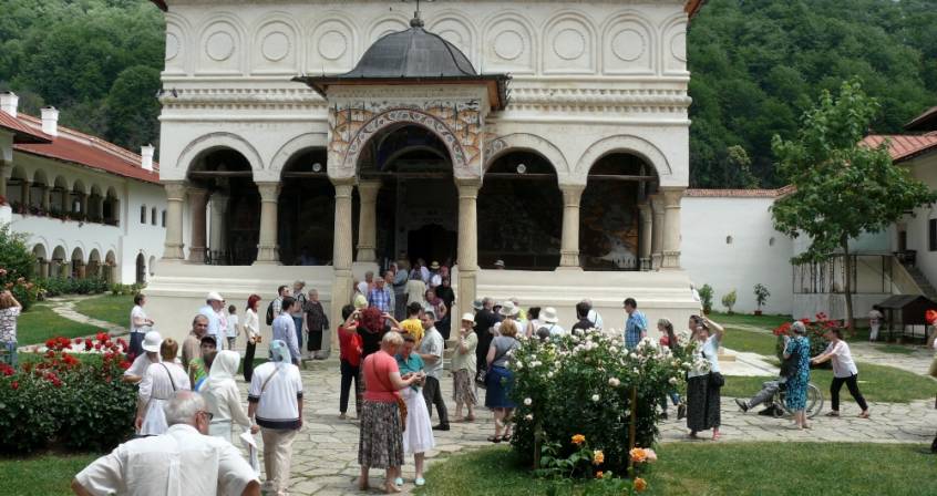 Pelerinaj la manastiri din judetul Valcea